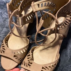 Cl wedges by laundry